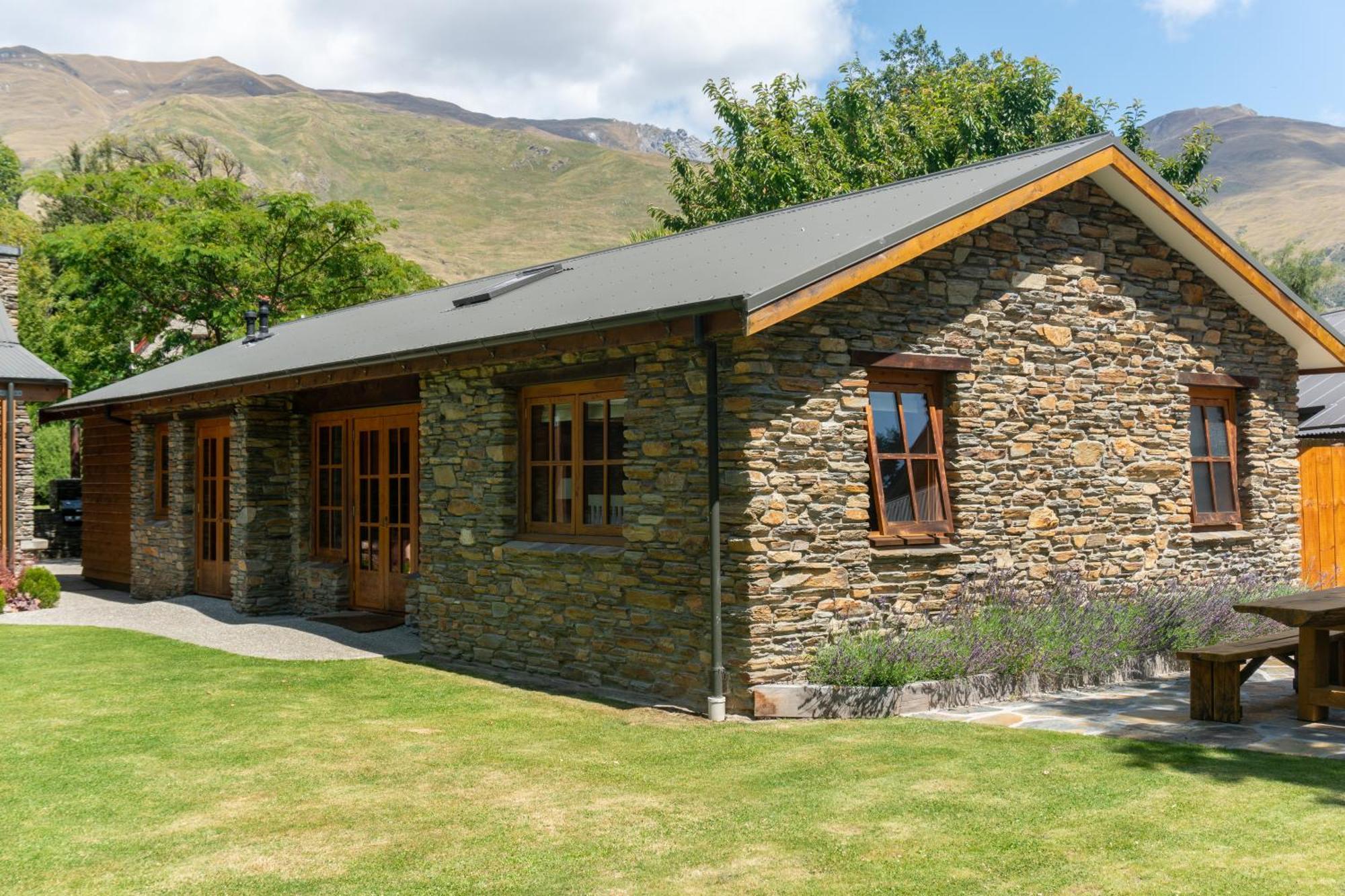 Wanaka Homestead Lodge & Cottages Esterno foto